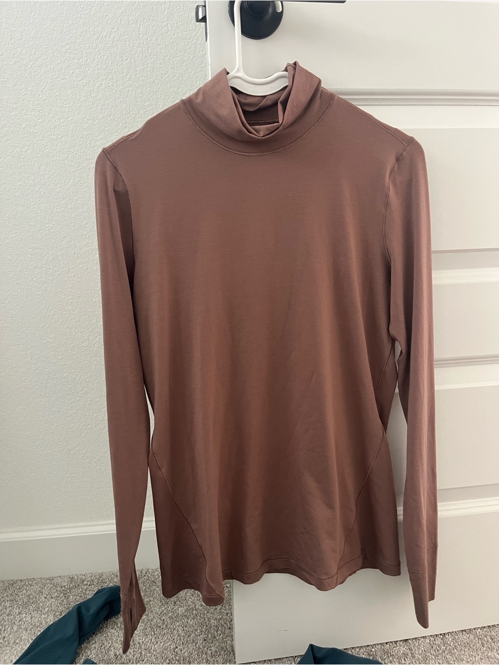 Women’s Long-Sleeve Scoop Neck athletic tops - Teal, Sage, White, Brown small/xs - Picture 4 of 9